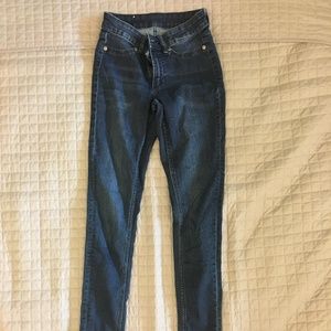 Worn denim skinny jeans - freyed ends